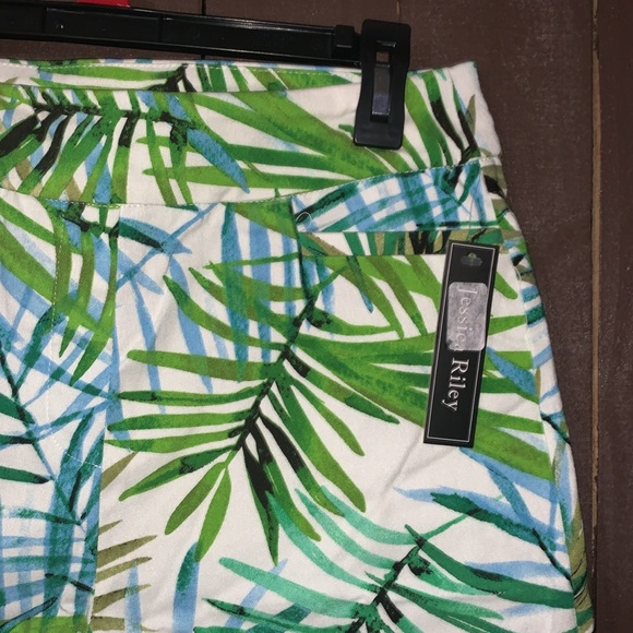 Jessica Riley- woman’s shorts - Picture 2 of 3